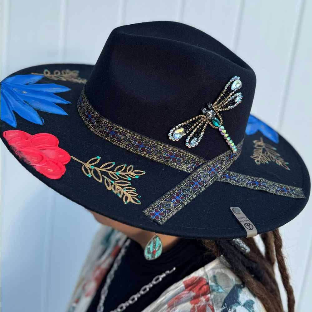 Hand painted hat - Picture 4 of 7